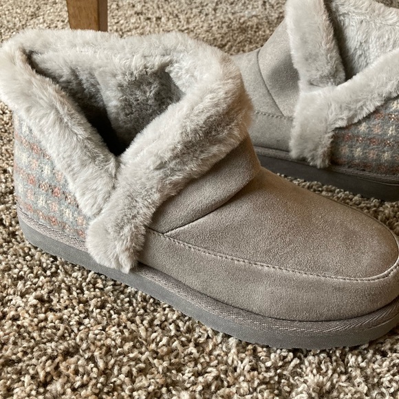 Maurice’s Iris Faux Fur Trim Ankle Boots - Picture 7 of 11